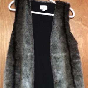 Blue sperro faux fur vest worn twice sz m pd 50